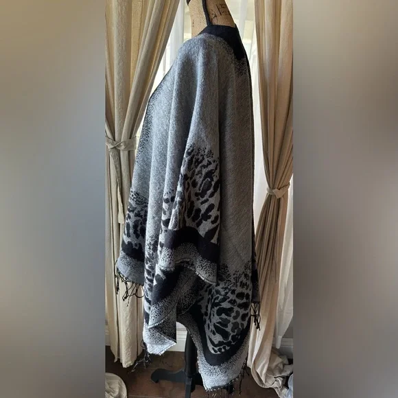 Gray and Black Animal Print Shawl - reversible with fringe hem - Picture 6 of 9